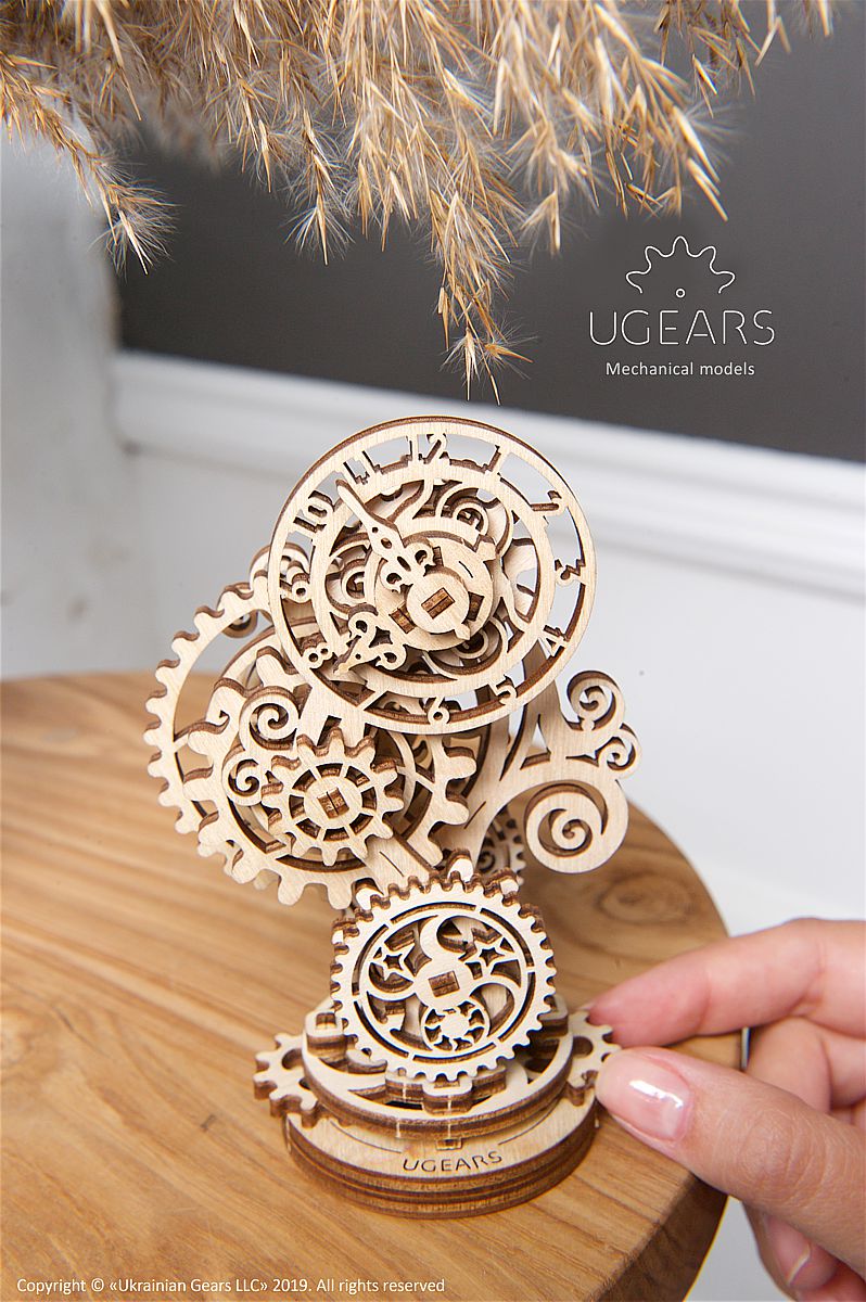 Ugears Holzbausatz Steampunk Uhr, mit mechanischer Funktion